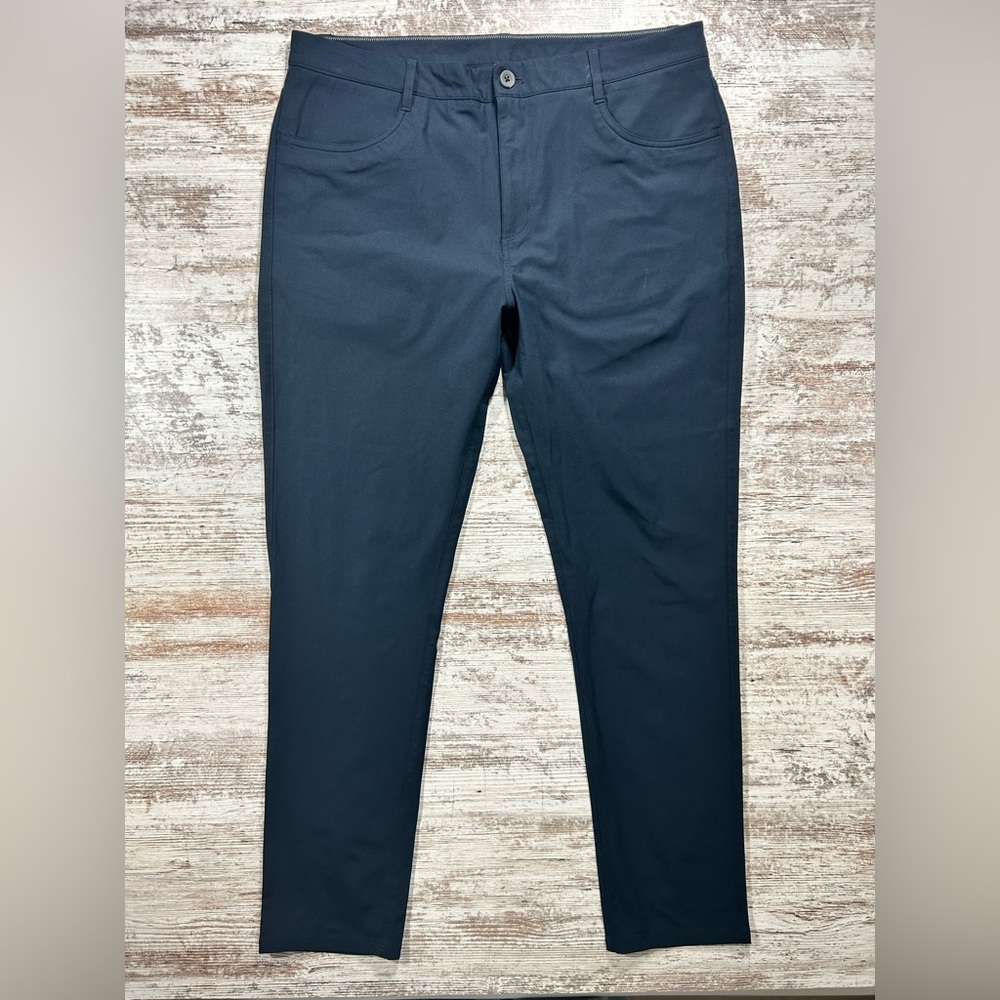 Men’s Vuori Tapered Chino Pants Navy Blue Size 36 x 32 inseam polyester